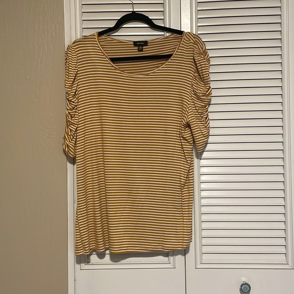 😍 striped T-shirt with short sleeve detail NWOT